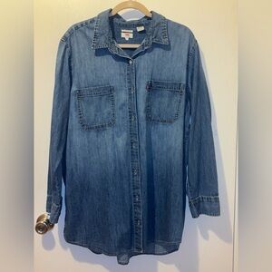 Levi Women’s Boyfriend Fit Blue Denim Button Down Shirt